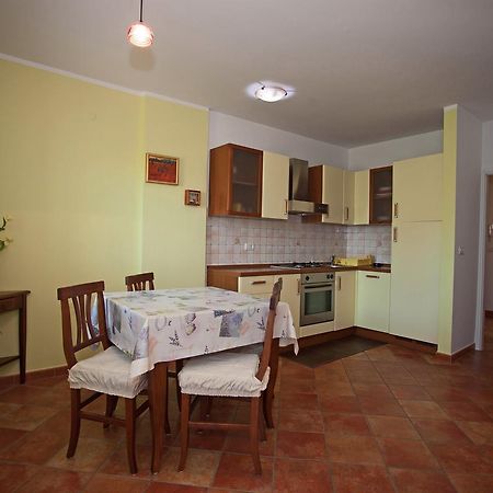 Apartment Pia Ровінь Екстер'єр фото