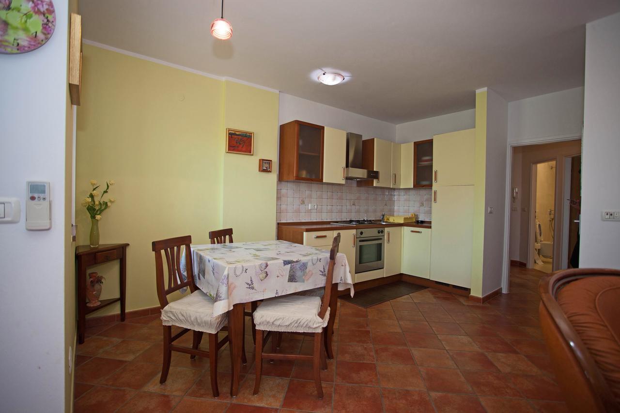 Apartment Pia Ровінь Екстер'єр фото