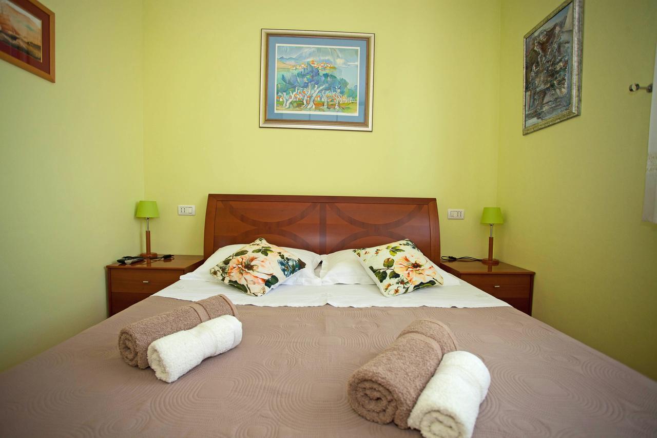 Apartment Pia Ровінь Екстер'єр фото