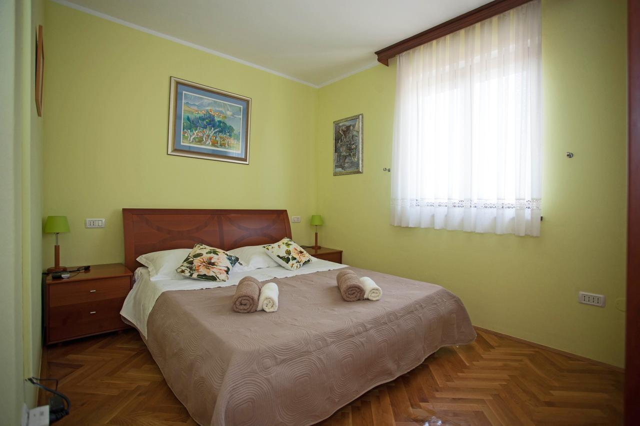 Apartment Pia Ровінь Екстер'єр фото